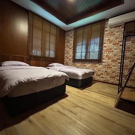 De Wooden Bungalow - Stutong Kuching Exterior photo