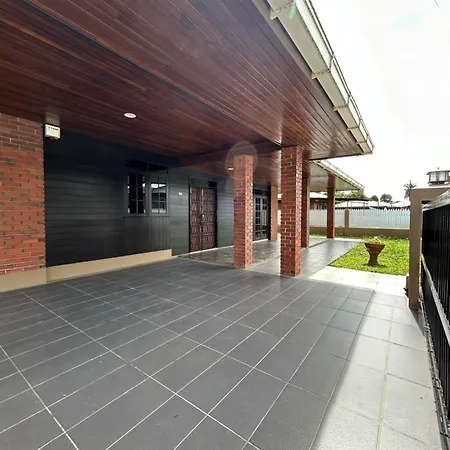 De Wooden Bungalow - Stutong Kuching Exterior photo