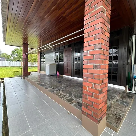 De Wooden Bungalow - Stutong Kuching Exterior photo
